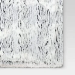 Tipped Snow Leopard Faux Fur Reversible Throw Blanket - Threshold™ -Decor Home GUEST d3196147 7f14 4b50 abe0 744936275f06